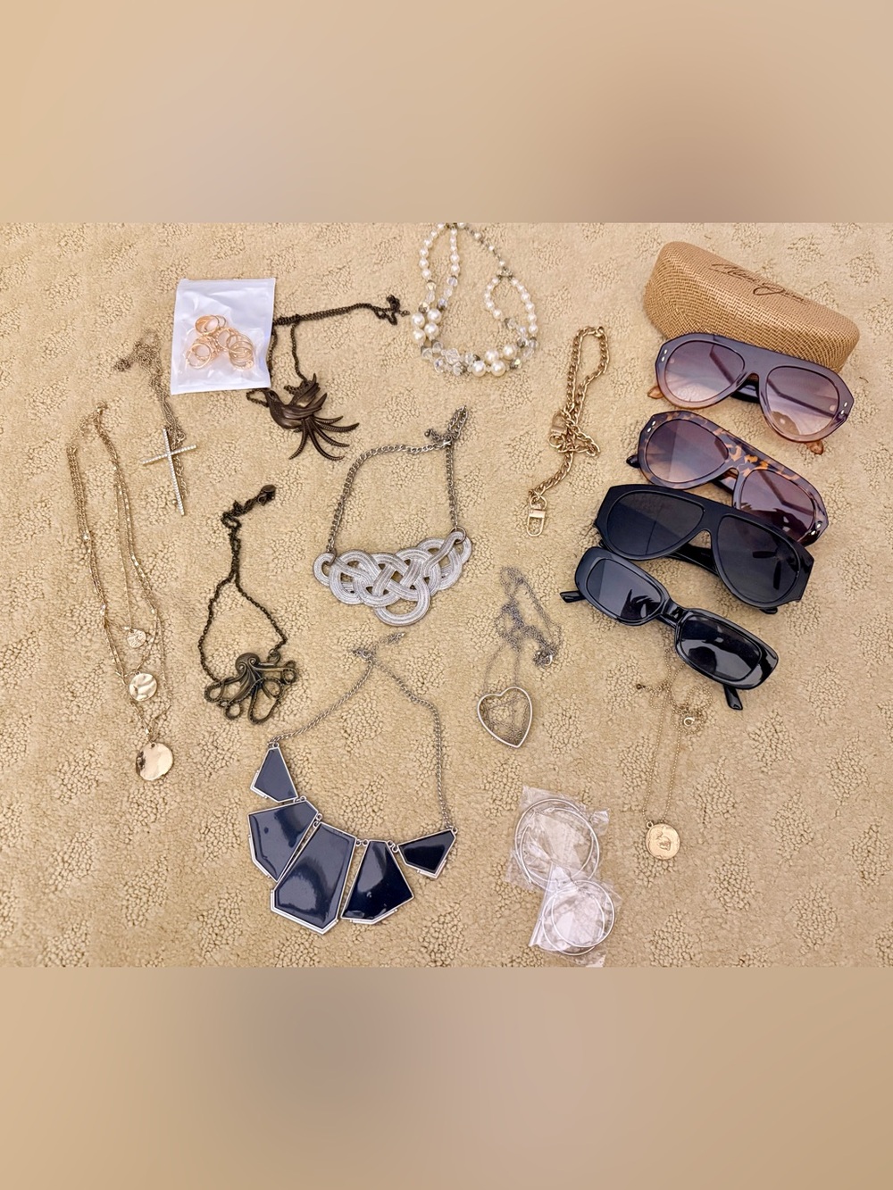 Assorted accessories; pick your favorite!❤️